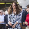 Príncipe William presenteia Kate Middleton com relógio Ballon Bleu, da Cartier, avaliado em R$ 14mil. O presente é em comemoração ao aniversário de 3 anos de casamento do casal, completados dia 29 de abril de 2014