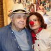 Mauro Mendonça e Rosa Maria Murtinho entrar no clima de circo e posam para fotos na noite desta segunda-feira, 28 de abril e 2014