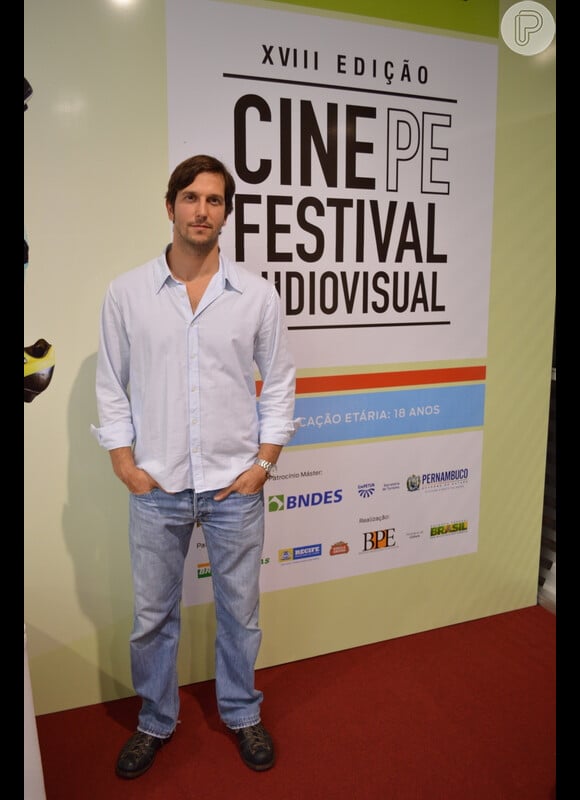 Vladimir Brichta posa para fotos no Cine PE Festival Audiovisual