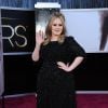Adele anunciou que pretende voltar aos palcos em outubro deste ano para lançar seu terceiro CD