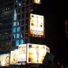 Capa do CD de Mariah Carey é exibida em telões da Times Square, em Nova York