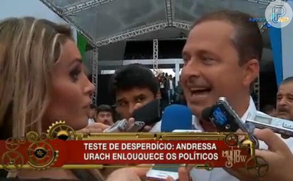 Andressa Urach questionou a Eduardo Campos como ele lida com o racionamento de água