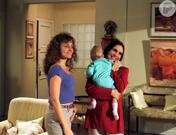 Em 'História de Amor', Lu (Carolyna Aguiar) era mãe solteira e vizinha de Helena (Regina Duarte)