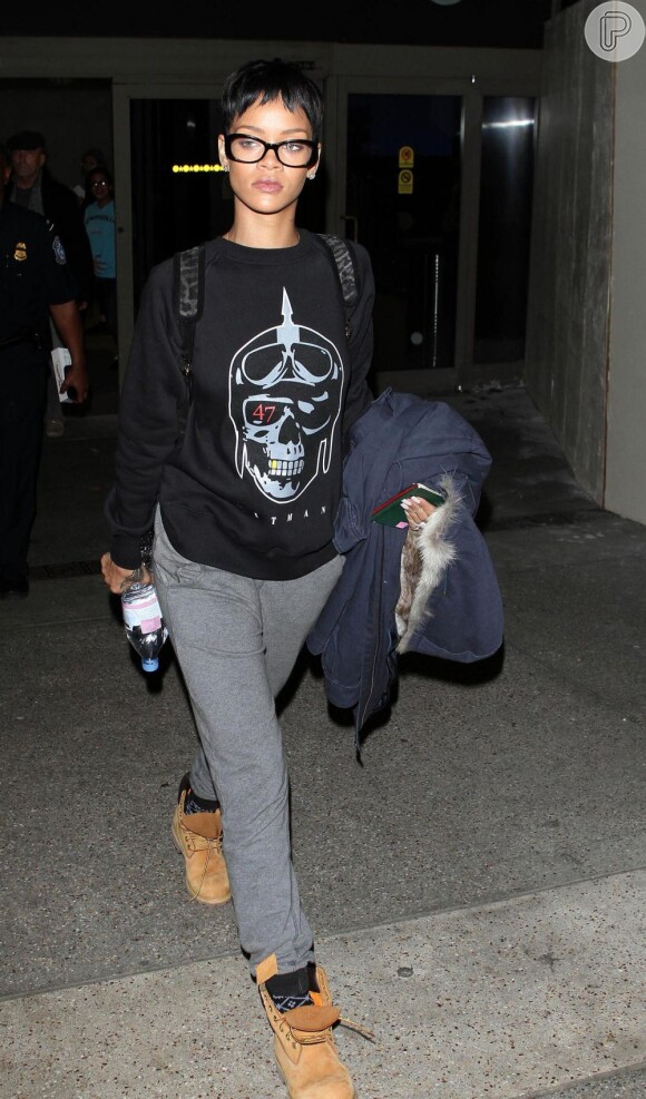 Rihanna looks comfortable cool while arriving at LAX from Paris in Los Angeles, CA, USA on December 12, 2012. Photo by Ramey Agency/ABACAPRESS.COM13/12/2012 - New York City