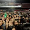Fãs do One Direction enfrentam a garoa paulistana para assistir show do grupo britânico no Morumbi