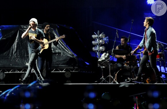 Boy band brasileira P9 abriu o show do One Direction em São Paulo