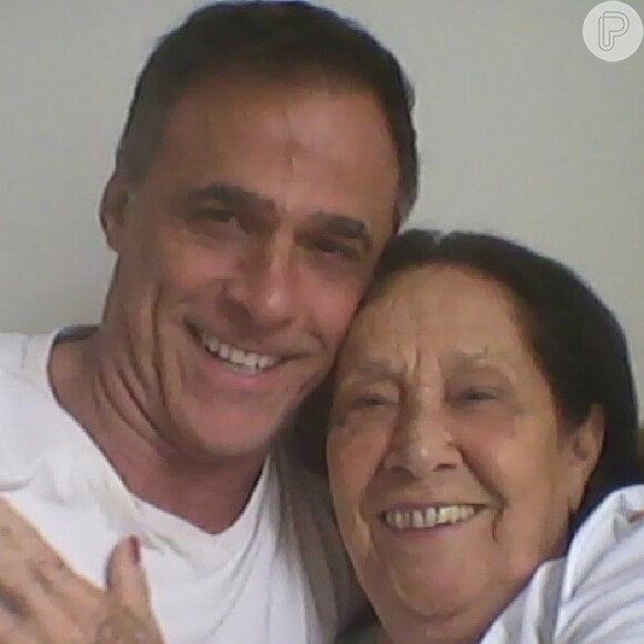 Oscar Magrini 'postou uma foto com a mãe e homenageou todas as mães