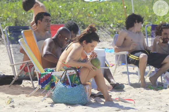 Gisele Fróes também participou da gravação na praia de Grumari, na Zona Oeste do Rio