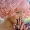 A atriz pintou o cabelo de rosa para interpretar a professora Juliana, protagonista da novela das seis 'Meu Pedacinho de Chão'