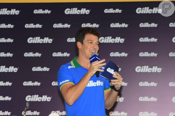 Rodrigo Faro comanda evento da Gillette em São Paulo; lançamento da marca reuniu jogadores da seleção brasileira de futebol
