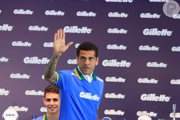 Daniel Alves, da seleção brasileira de futebol, vai a lançamento da Gillette