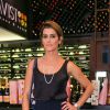 Deborah Secco apareceu com cabelos mais curtos em uma degustação de vinhos na loja Cavist do shopping Village Mall, na Barra da Tijuca, Zona Oeste do Rio de Janeiro, na noite desta segunda-feira, 19 de maio de 2014