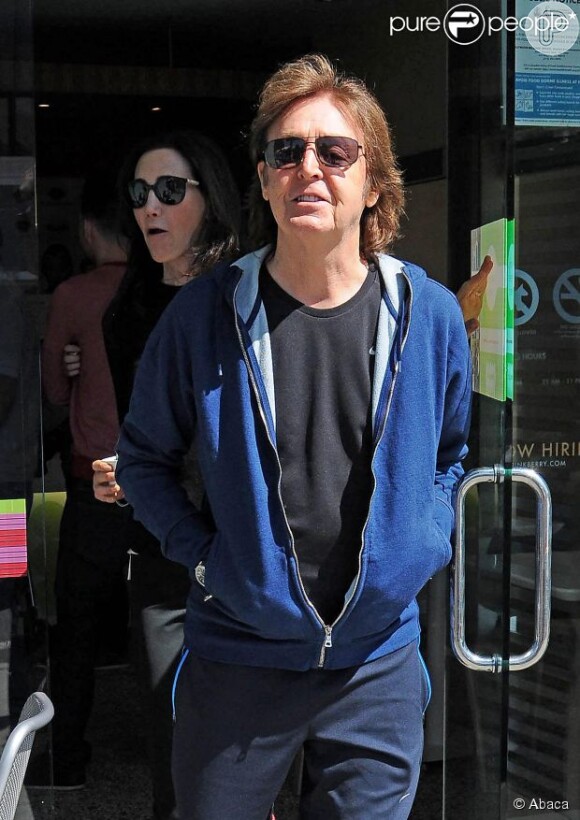 Paul McCartney dá entrada em hospital de Tóquio após anunciar cancelamento de shows; organizadores das apresentações disseram que Paul contraiu uma virose