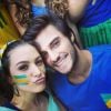 Os atores de 'Malhação' Hugo Bonemer e Laís Pinho mostraram que também são patriotas e estão torcendo pelo Brasil