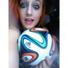 Bruna Griphão foi outra famosa que fez uma 'selfie' com a Brazuca, bola oficial do campeonato