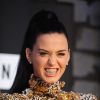 Katy Perry revelou em entrevista à revista 'Time Out London' que fica constrangida com o título de nova rainha do pop, e se derreteu em elogios à beyonce Knowles