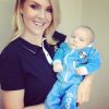 Ana Hickmann posta foto do filho, Alexandre, de 2 meses, com roupinha do Grêmio