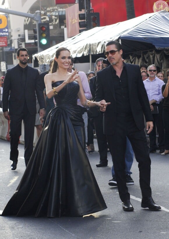'Pessoas assim são uma exceção à regra. A maioria dos fãs simplesmente é maravilhosa', informou Angelina Jolie