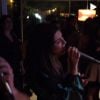 Fernanda Paes Leme canta em karaokê de sua festa surpresa
