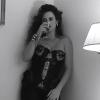 Penélope Cruz usa lingerie sexy no clipe de 'Decirnos Adíos', dueto com o cantor espanhol Miguel Bosé, que a elogiou ao jornal 'The Sun' nesta quarta-feira, 30 de janeiro de 2013