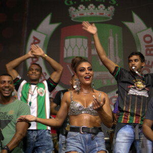 Juliana Paes, rainha da Grande Rio, ganhou elogio de Ivete Sangalo: 'Gata'