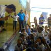 Kaká participou de uma gincana com crianças de Fernando de Noronha, na quinta-feira (5 de junho)