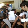Kaká está em Fernando de Noronha, onde participou de uma gincana com crianças da região, na quinta-feira (5 de junho)