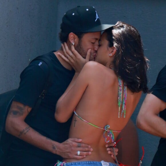 Bruna Marquezine e Neymar reataram o namoro no arquipélago pernambucano