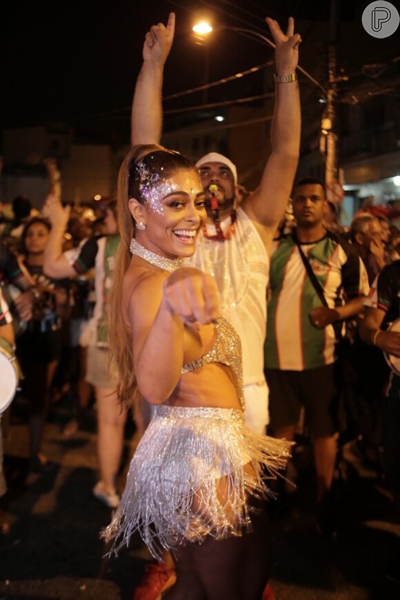 Juliana Paes foi a estrela do ensaio de rua da Grande Rio neste domingo, 4 de fevereiro de 2018