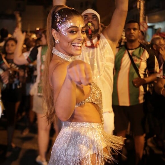 Juliana Paes foi a estrela do ensaio de rua da Grande Rio neste domingo, 4 de fevereiro de 2018