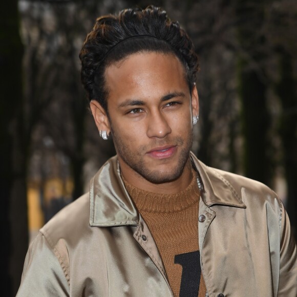 'Não sei quem viaja mais na maionese, a pessoa que inventa, as pessoas que acreditam ou eu que venho aqui escrever isso', disse Neymar