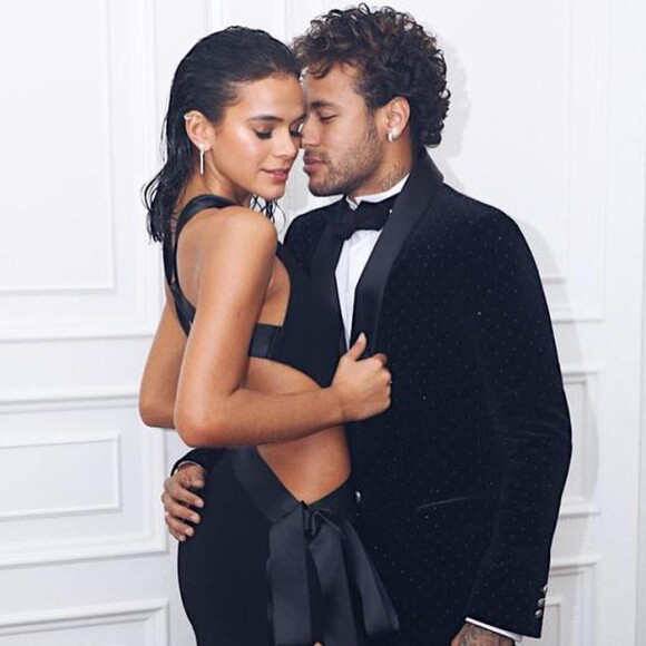 Mãe de Neymar, Nadine Gonçalves, apoia namoro do filho com Bruna Marquezine