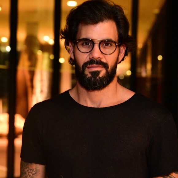 Juliano Cazarré apoia a descontrução do papel do 'machão' na TV