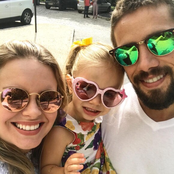 Casada com Rafael Cardoso, Mariana Bridi espera um menino com o ator