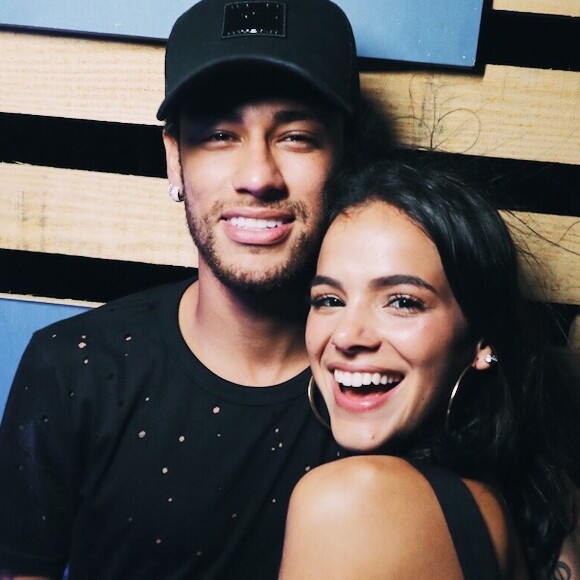 Bruna Marquezine e Neymar estão curtindo dias juntos em Paris, na França