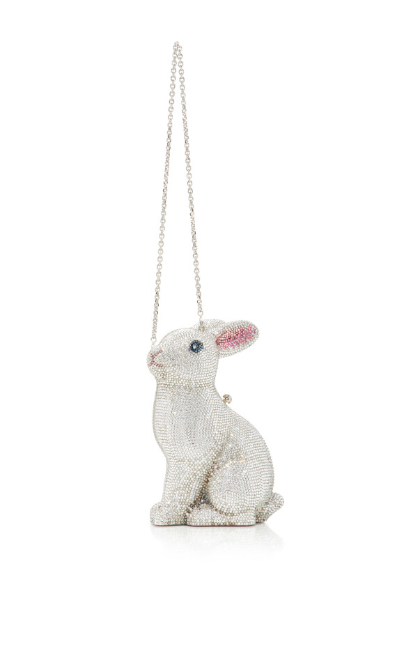 A bolsa de coelho superfofa Judith Leiber, feita com cristais austríacos, é avaliada em $ 5.495, aproximadamente R$ 18.150