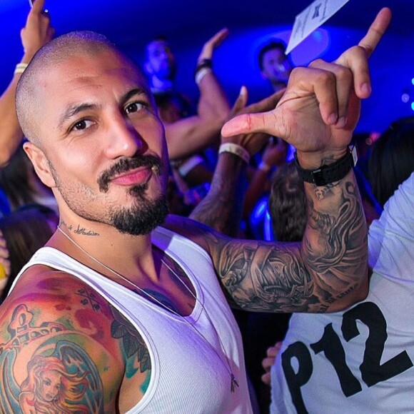 Após Fernando Medeiros curtir show com Carol Alves, os fãs deixaram comentários na timeline do ex-BBB