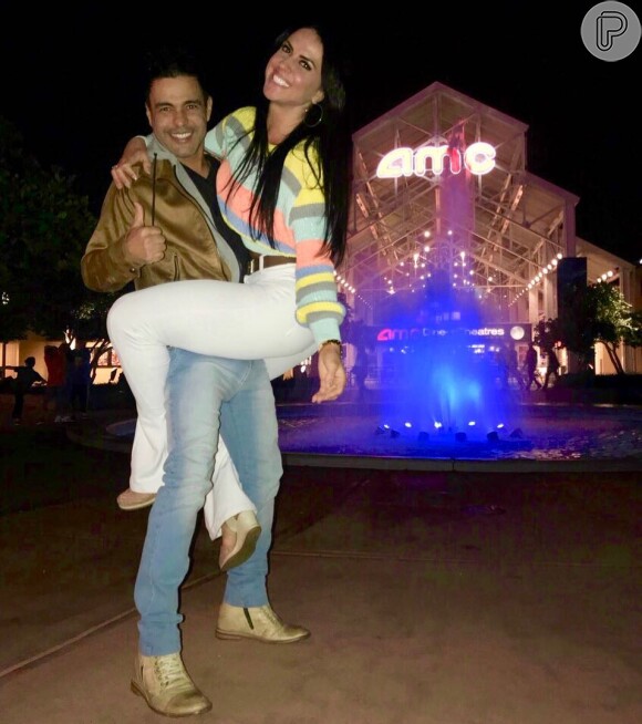 Graciele Lacerda, noiva de Zezé Di Camargo, saiu tonta da montanha-russa no Busch Gardens, nos EUA: 'Estou flutuando. Nem consigo andar direito'