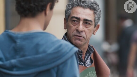 Na novela 'Malhação - Viva a Diferença', Aldo (Claudio Jaborandy) tentará se vingar do filho ao reencontrá-lo na rua