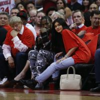 Kylie Jenner segue em casa separada do namorado após chegada da filha: 'Felizes'
