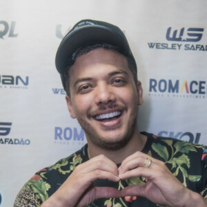 Wesley Safadão fez show no circuito Barra-Ondina no primeiro dia de carnaval em Salvador