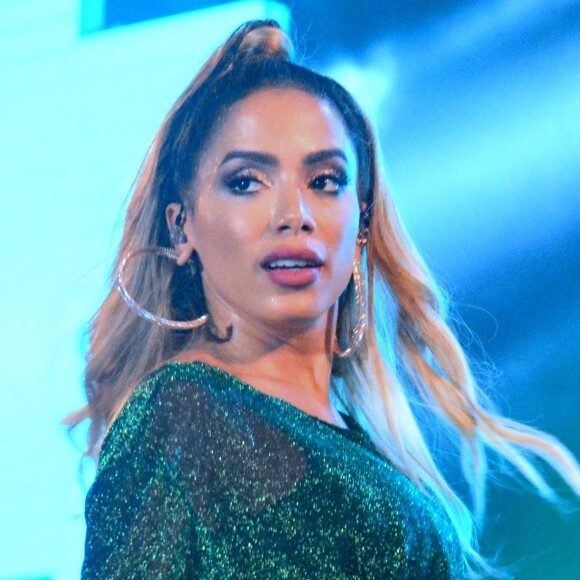 Anitta fez correção no nariz após plástica: 'Algumas ficaram mal feitas'