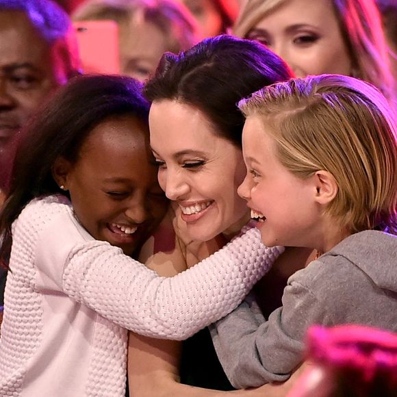 Angelina Jolie falou da edução das filhas para a revista 'Elle'