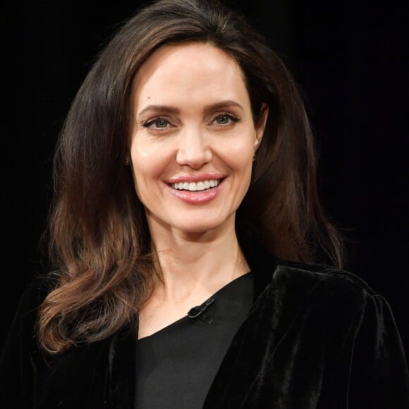 Angelina Jolie disse que tenta inspirar o feminismo nas filhas meninas, Zahara, de 13 anos, Shiloh, de 11, e Vivienne, de 9