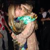 Um abraço apertado de Zilu em Wanessa no aniversário de 30 anos da cantora