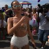 Musa do Bloco da Favorita, Bruna Marquezine escolhe fantasia ousada para desfilar em Copacabana, Zona Sul do Rio de Janeiro, na manhã deste sábado, 10 de fevereiro de 2018