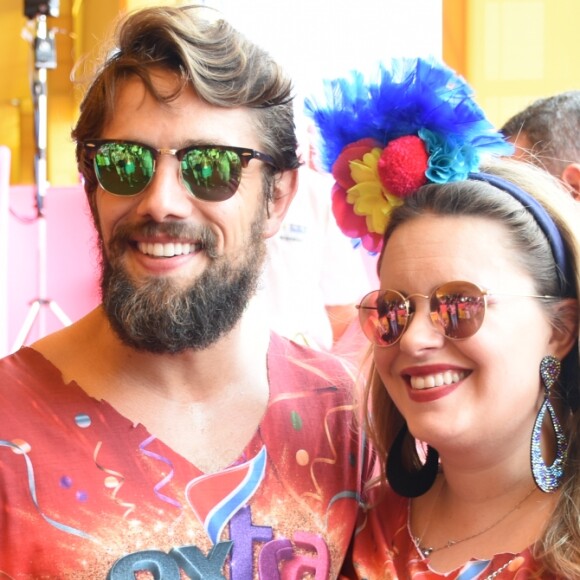 Rafael Cardoso, Gaby Amarantos, Vanessa da Mata e mais famosos curtem
o bloco Galo da Madrugada, em Recife, neste sábado, 10 de fevereiro de 2018