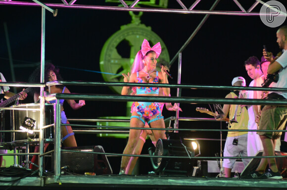 Anitta cantou seus hits e também sucessos do Carnaval