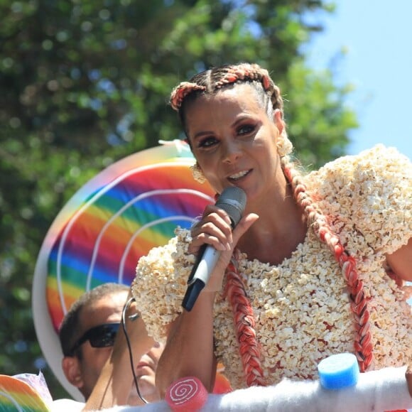 Carla Perez comanda o bloco, Algodão Doce, em Salvador, na Bahia