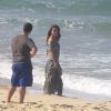 Giovanna Antonelli passa manhã em praia para gravar 'Em Família'